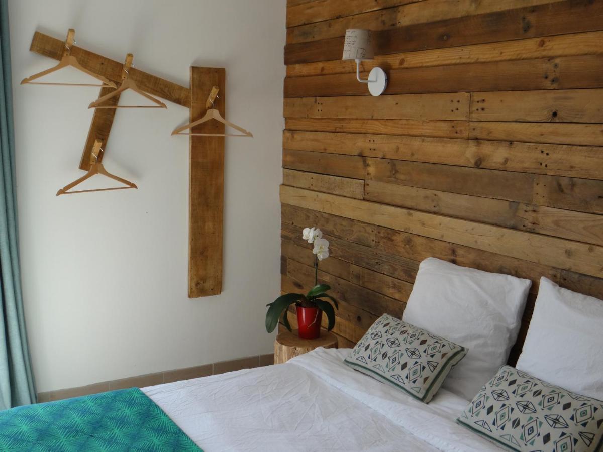 Bed and Breakfast Les Marguerites Champdolent Exterior foto